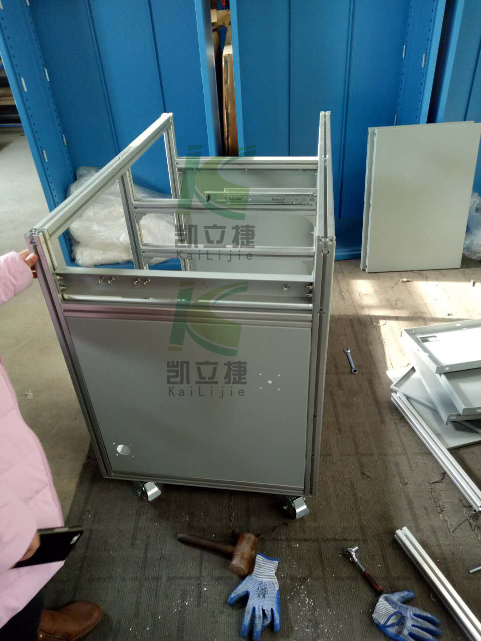 鋁型材工具車組裝中